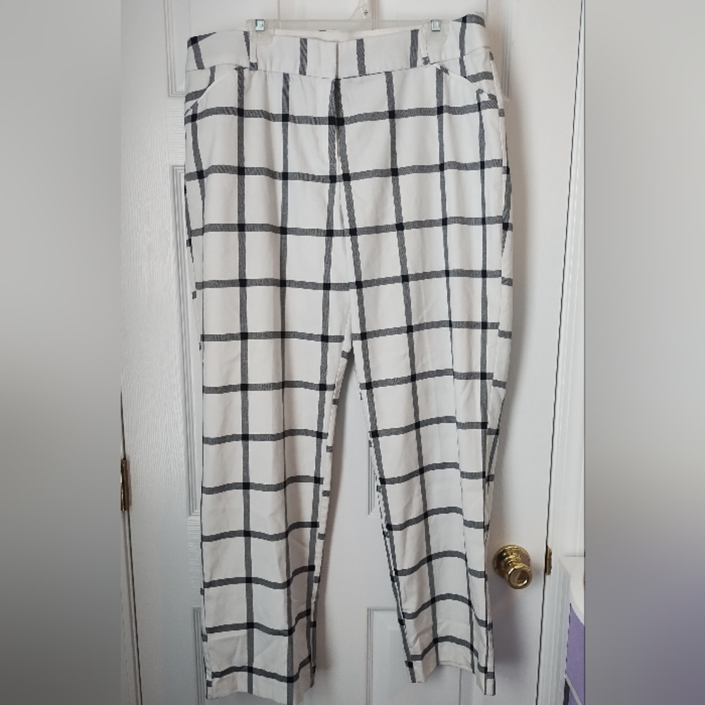 Cato Women's s Mid-rise White and Black Checkered Pants
